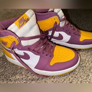 Nike Air Jordan 1 Retro High OG
Brotherhood size 6 (youth) women’s 7